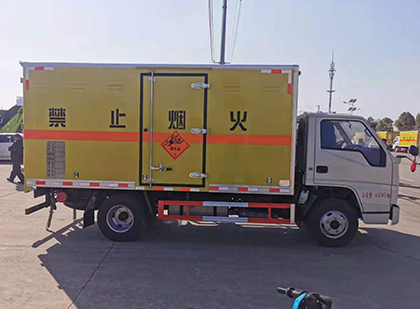芒市爆破器材运输车技术升级与安全合规新趋势